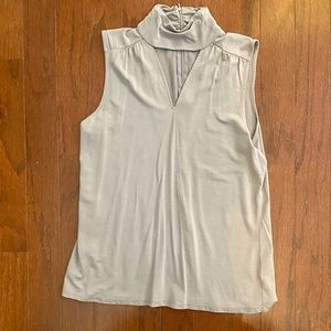 Mock neck keyhole tank